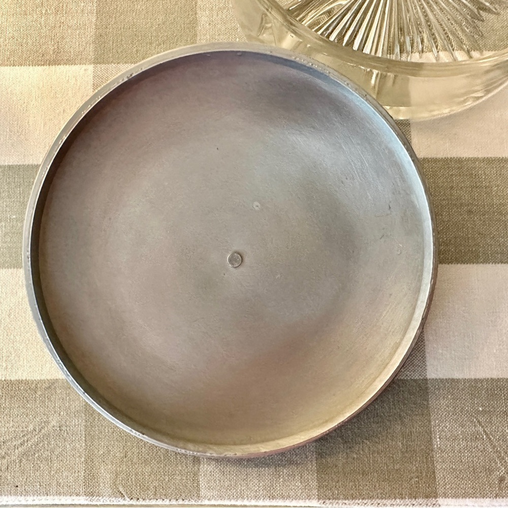 VINTAGE, DIVIDED GLASS DISH WITH A METAL LID. VERY NICE, PREOWNED CONDITION. - Picture 6 of 11